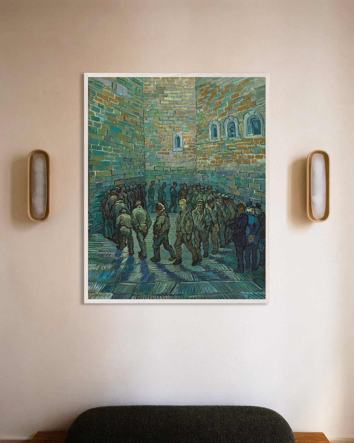 Poster av Fengselsgården, etter Doré (1890) av Vincent van Gogh, med hvit treramme
