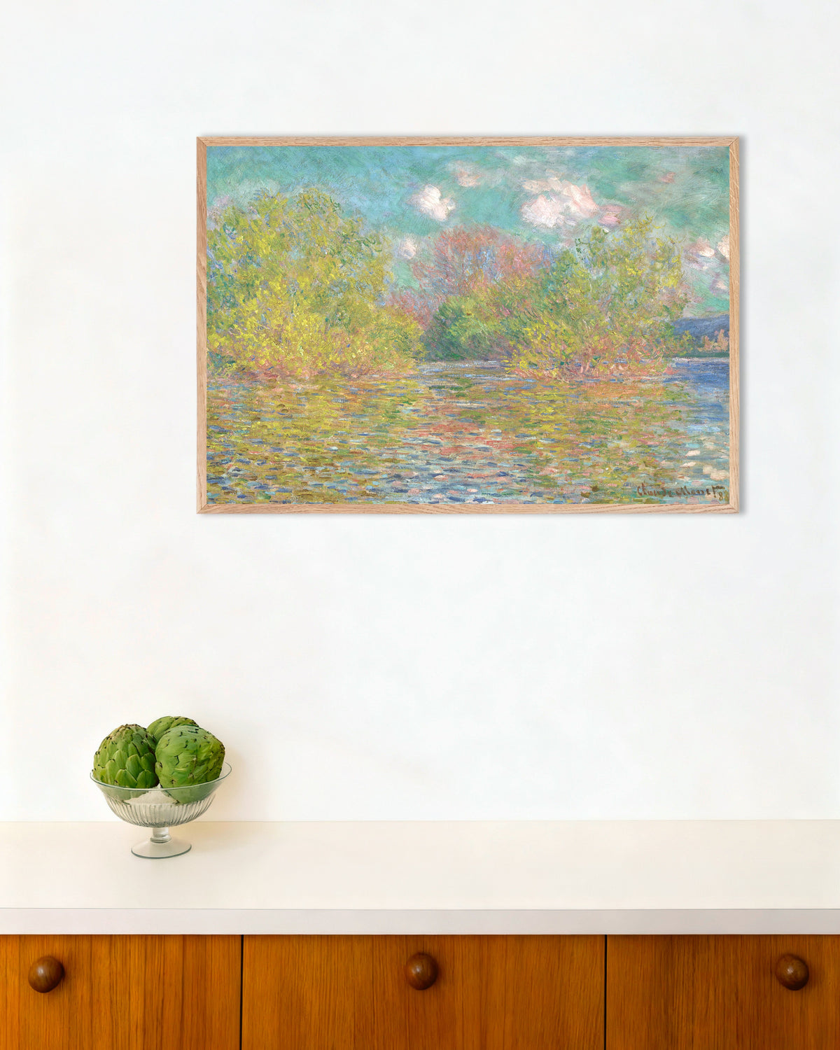 Plakat Seinen nær Giverny (1888) av Claude Monet med ramme i naturtre