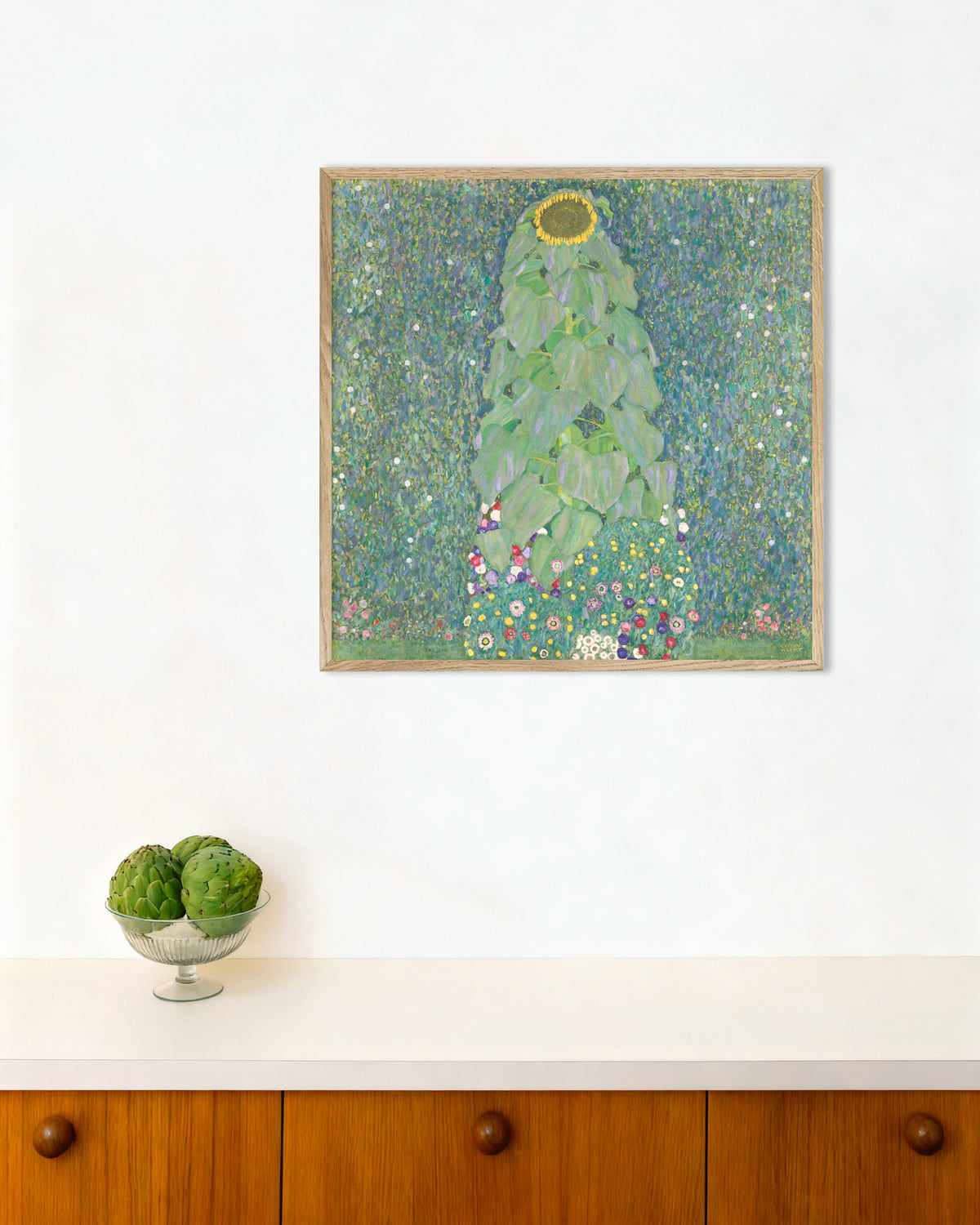 Plakat Solsikken (1907–1908) av Gustav Klimt med ramme i naturtre