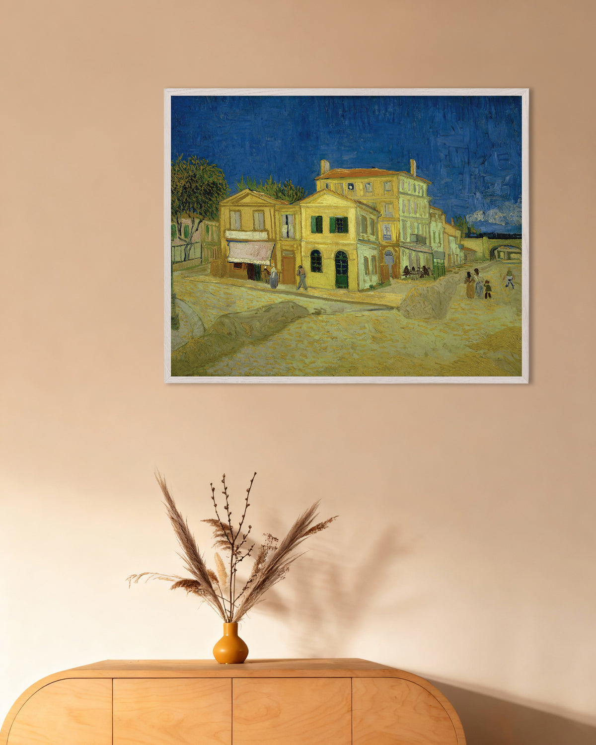Poster av Det gule huset, Gaten (1888) av Vincent van Gogh, med hvit treramme
