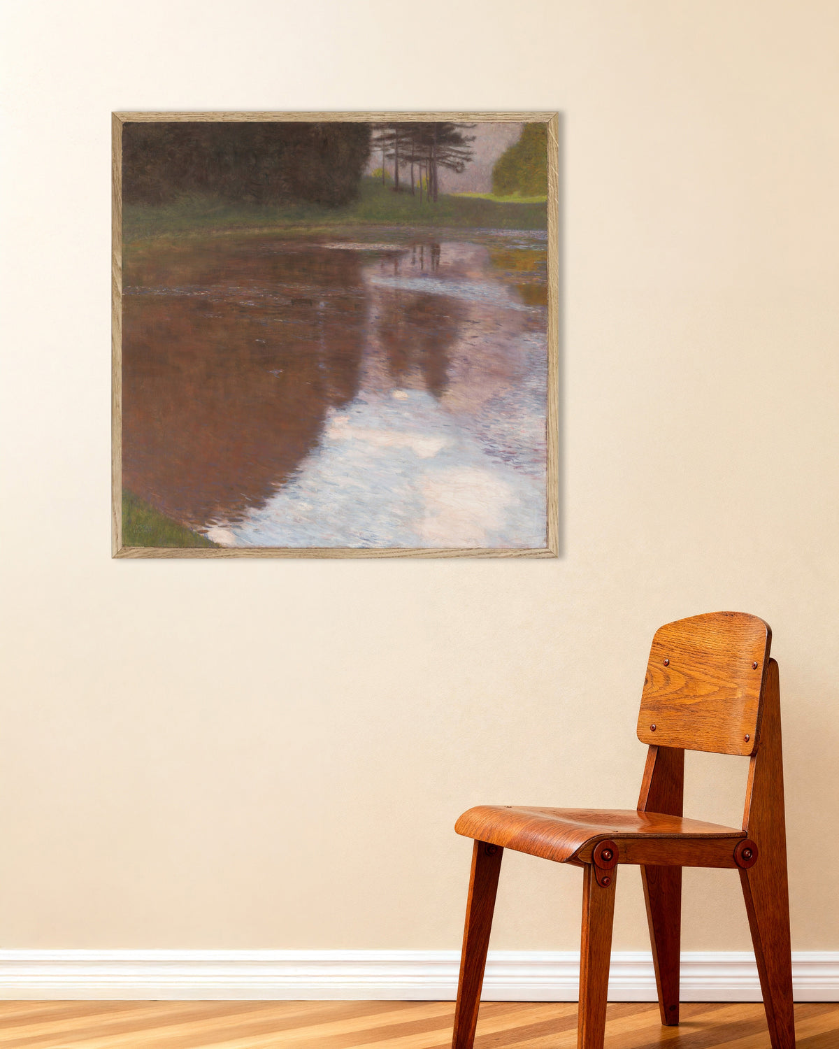 Plakat Stille dam (1899) av Gustav Klimt med ramme i naturtre