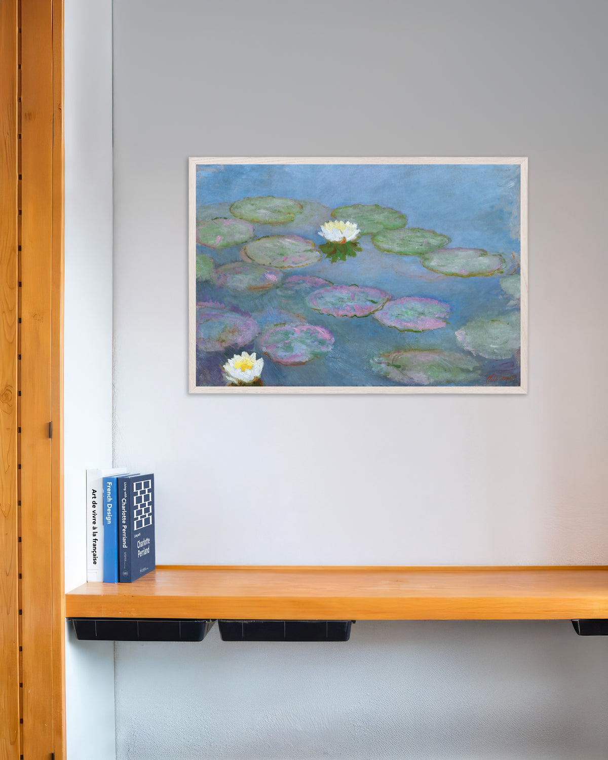 Plakat Vannliljer (ca. 1897–1899) av Claude Monet med hvit treramme