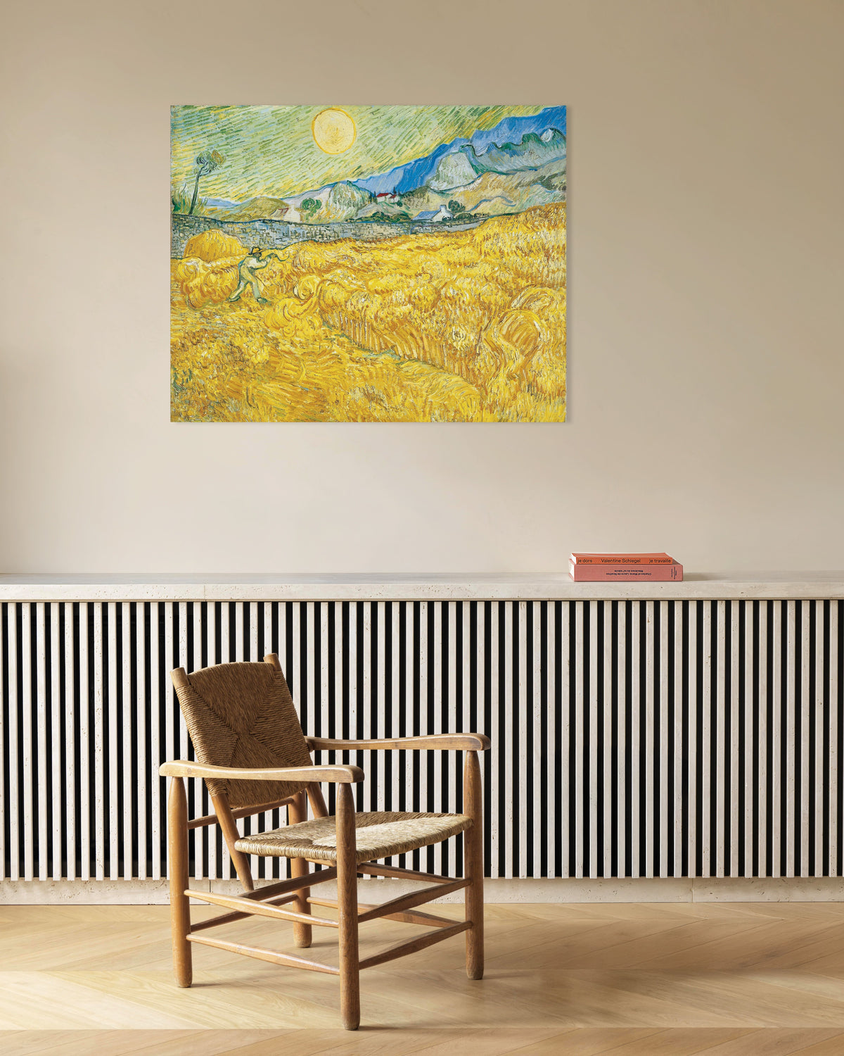 Poster av Hvetemark bak Saint-Paul-sykehuset med en skurdtresker (1889) av Vincent van Gogh
