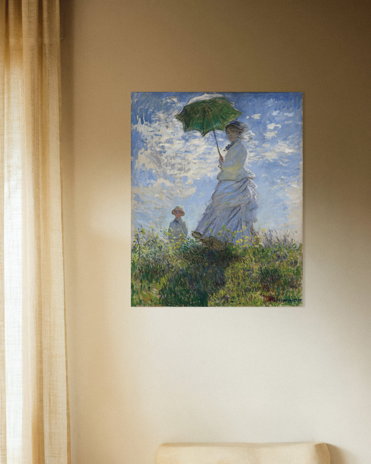 Plakat Kvinne med parasoll, Madame Monet og sønnen hennes (1875) av Claude Monet